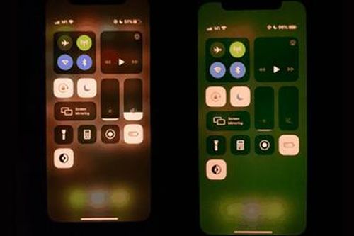 Màn hình iPhone chuyển màu lạ làm người dùng khó chịu