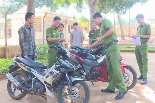 Bắt băng dùng máy phá sóng, mỗi lần đi 'ăn hàng' phải trộm 4 xe máy