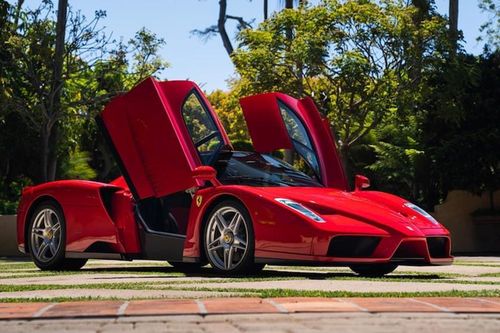 Ferrari Enzo lập kỷ lục đấu giá trực tuyến với 2,64 triệu USD