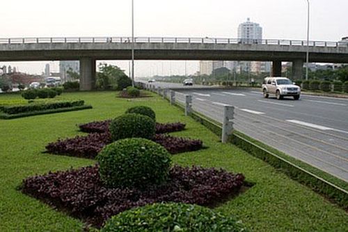 Xây dựng phương án điều chỉnh dải phân cách giữa khu vực gầm cầu vượt Mễ Trì