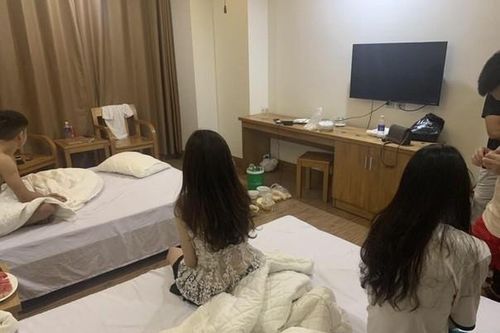 Nhóm thanh niên nam nữ bị bắt giữ khi đang 'bay, lắc' trong khách sạn