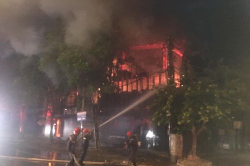 Cháy quán bar lúc rạng sáng