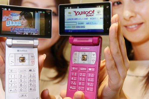 Điện thoại nắp gập Nhật Bản đi trước iPhone hàng chục năm ra sao