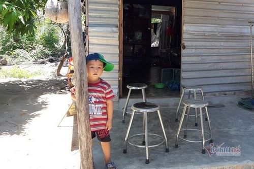 Góa phụ ngày làm thêm, đêm đi biển, con trai 5 tuổi khó được đến trường