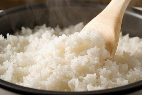 Mẹo bảo quản cơm không bị thiu trong mùa nắng nóng