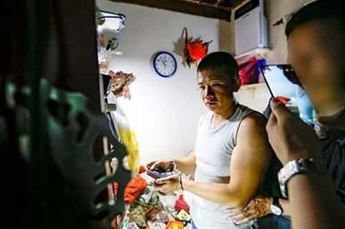 Bắt quả tang nhóm thanh niên tàng trữ ma túy và hung khí