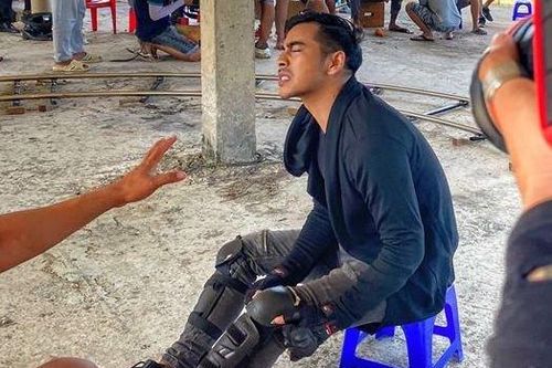 Diễn viên Thanh Bình chảy máu mắt, vỡ sụn gối khi quay phim