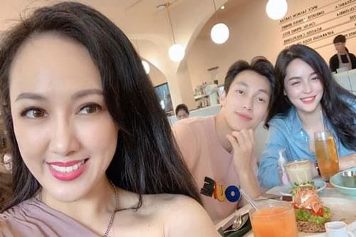 Cách nhau 12 tuổi, nhan sắc BTV Hoài Anh vẫn cân đẹp đàn em 'hotgirl thẩm mỹ'