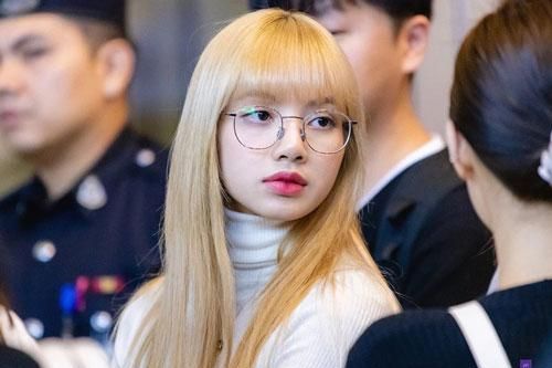 V (BTS), Lisa (Black Pink) 'biến hóa' phong thái với kính thời trang