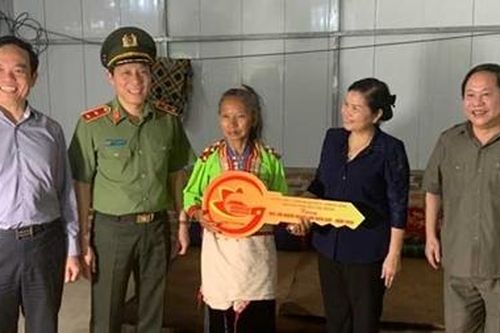 Tiếp tục xây dựng gần 1.000 căn nhà cho hộ nghèo tại Mường Tè