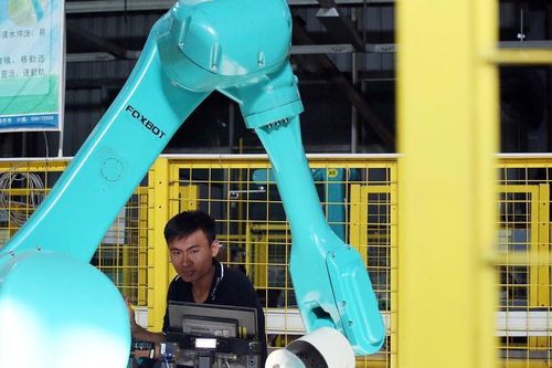 Đổ triệu USD sản xuất robot, Apple thừa nhận con người làm việc tốt hơn