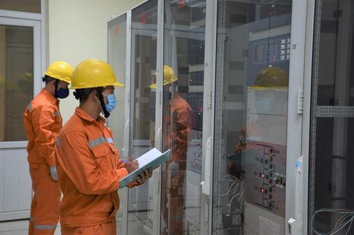 Nắng nóng khiến lượng điện tiêu thụ tăng cao