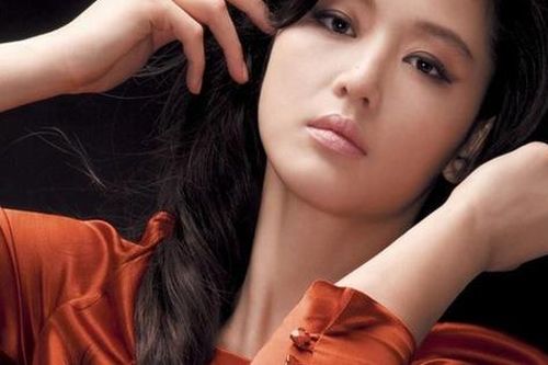 Về nhà đột ngột, tôi hốt hoảng khi thấy người phụ nữ đang ngồi cạnh bố mình