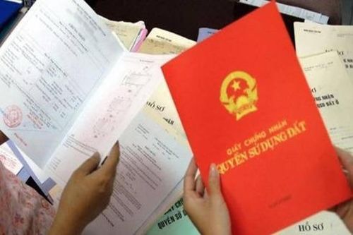 Nguy cơ thiệt hại nặng khi mua chung đất, nhưng không có tên trên 'sổ đỏ'