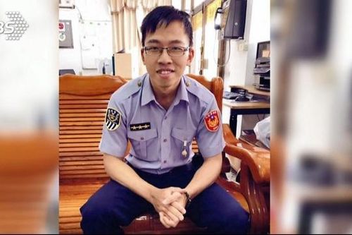 Kẻ đâm chết cảnh sát được tuyên vô tội