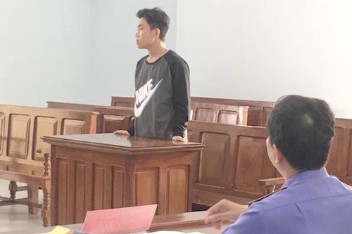 Bị cáo 'yêu' nữ sinh lớp 7 được giảm án