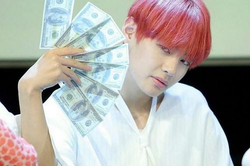 Khi BTS 'quên' mất mình siêu giàu: Sẵn sàng 'choảng' nhau vì đồ ăn, háo hức nhận quà miễn phí