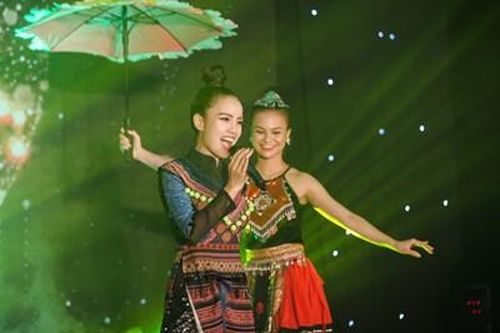 Cô gái dân tộc Nùng làm âm nhạc 'kích cầu' du lịch quê hương