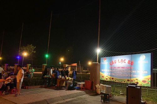 Đoàn thanh niên bán nước chè gây quỹ mái ấm