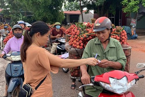 Khu chợ dài 20km, 4.000 tỷ trao tay qua mẩu giấy nhỏ