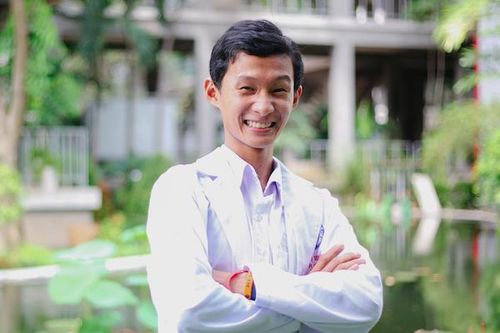 Hành trình bám trụ trường Y của nam sinh mồ côi cha, nuôi em trầm cảm