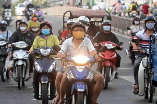 Xe máy bật đèn nhận diện, không phải bật đèn chiếu sáng