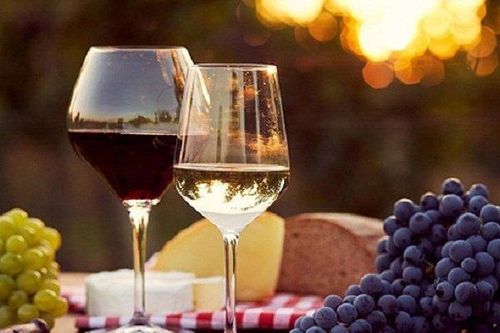 Cách mở rượu vang bằng búa đóng đinh siêu độc