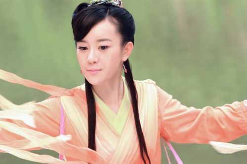 Những diễn viên 'ngồi' nhầm vai trong các phim chuyển thể từ tiểu thuyết của Kim Dung