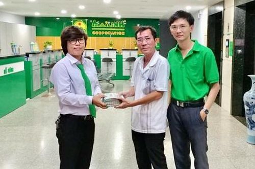 Nữ lái xe taxi Mai Linh trả lại hơn 300 triệu đồng cho khách hàng để quên