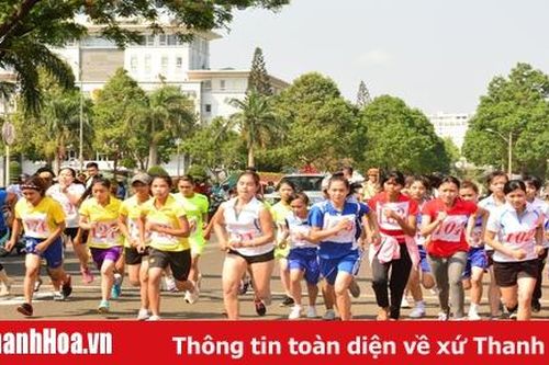 Tặng thưởng cho các VĐV, HLV tại các giải thể thao quốc gia 2019