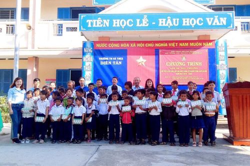 Hội đồng Đội huyện Diên Khánh: Hỗ trợ 800 hộp sữa cho học sinh khó khăn