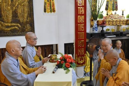 Chư Ni Phật giáo Q.3 tác pháp an cư