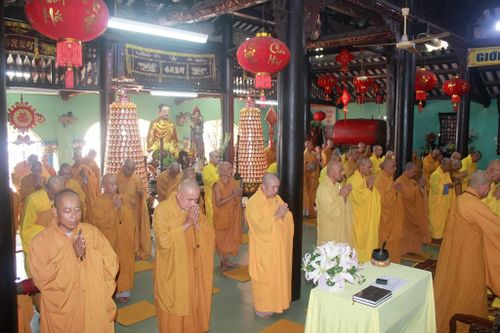 Đồng Tháp : Chư Tăng chùa Phước Hưng tác pháp An cư