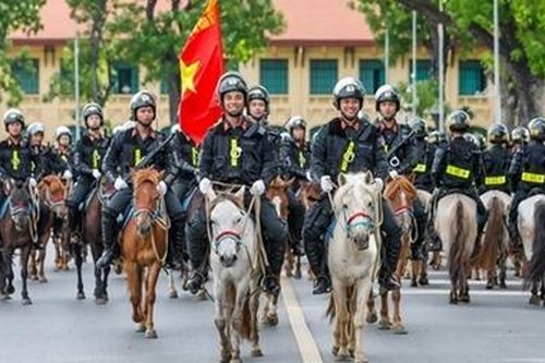 Ra mắt lực lượng Cảnh sát cơ động Kỵ binh