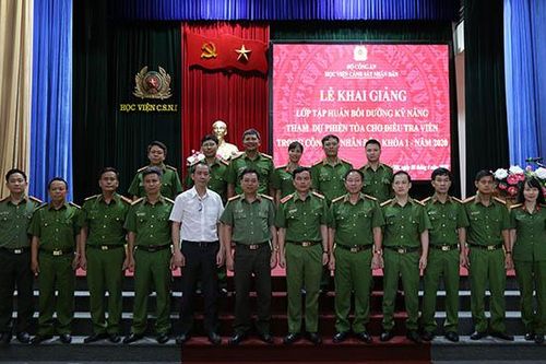 Khai giảng lớp Bồi dưỡng kỹ năng tham dự phiên tòa cho Điều tra viên trong CAND