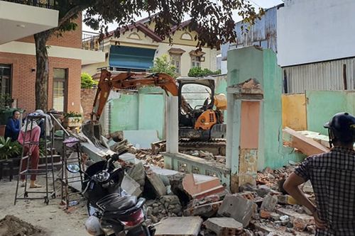 Tường sập đè chết người khi tháo dỡ nhà
