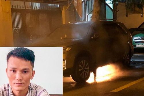 Bắt đối tượng cầm sẵn chai xăng dạo phố, gặp ô tô nào đốt xe đó