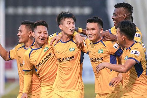 Tiền đạo nội khốn khổ với áp lực ghi bàn