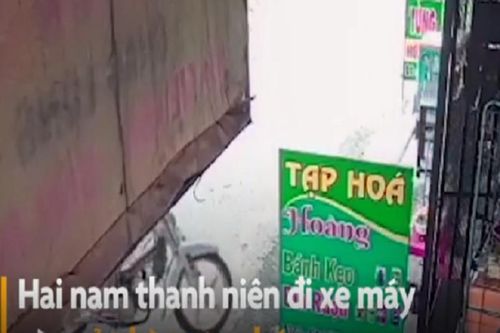 Giả vờ mua bia, thanh niên ôm 2 thùng bỏ chạy