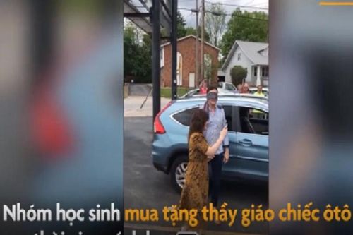 Bất ngờ học sinh tặng thầy giáo ôtô Civic 17 ngàn đôla