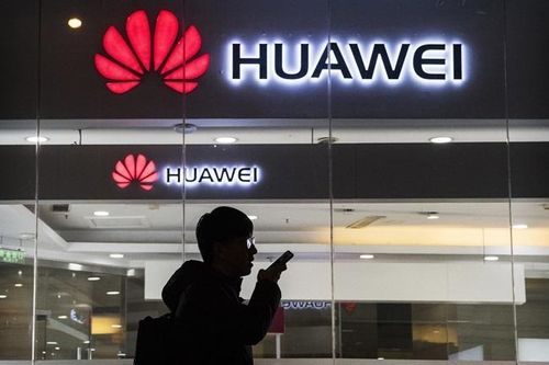 Huawei tung chiến dịch quảng cáo rầm rộ tại Anh trước nguy cơ về tay trắng