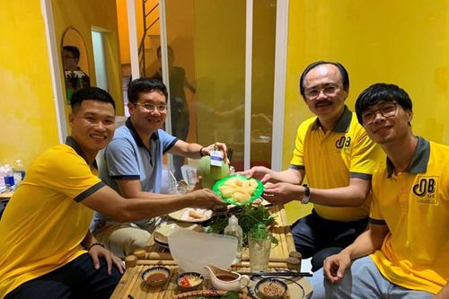 Công Phượng, Đông Triều mở nhà hàng đậm chất Quảng ở TP.HCM