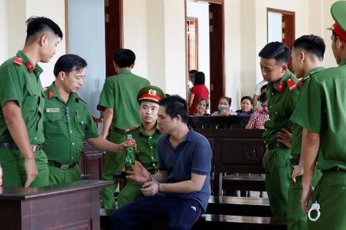 Ghen tuông vô cớ, chồng giết vợ tàn nhẫn