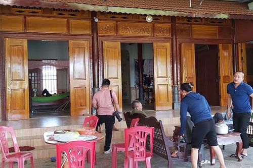 Nhặt được đá đỏ tiền tỷ, hộ dân Nghệ An 'nhận' thêm tiền hỗ trợ Covid-19