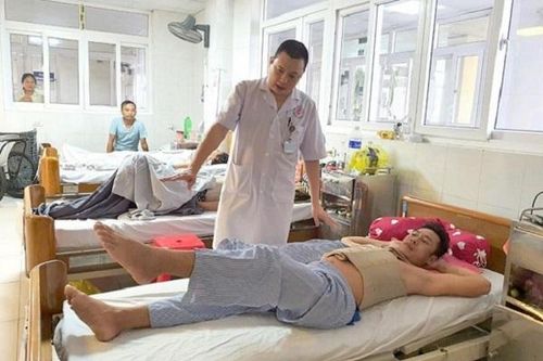 Ngã từ giàn giáo cao 3 mét, người đàn ông liệt toàn bộ thân dưới