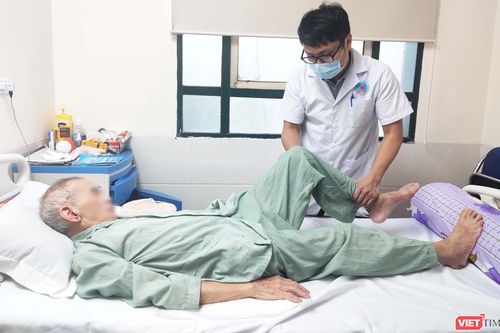 Cụ ông 91 tuổi thoát đau đớn nhờ khớp háng nhân tạo