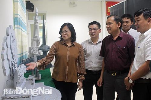 Xét chọn biểu trưng Chiến khu Đ
