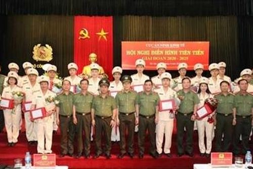 Tôn vinh các điển hình tiên tiến trong lĩnh vực An ninh kinh tế