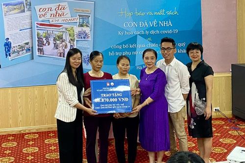 Bán sách gây quỹ ủng hộ phụ nữ yếu thế