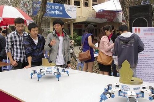 Các trường đại học tốp đầu: Học phí cao, sinh viên nghèo 'hẹp cửa'?